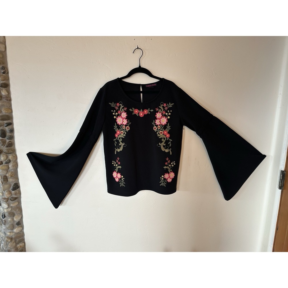Western Women's Floral Shirt With Bell Sleeves In A Size Medium Black